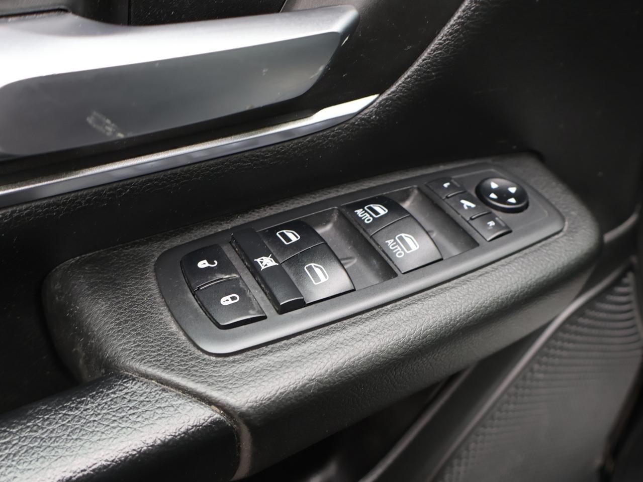 2019 RAM 1500 BIG HORN HEMI 4WD CERTIFIED *ACCIDENT FREE*DODGE MAINTAIN* CAMERA NAV BLUETOOTH HEATED SEATS CRUISE ALLOYS Photo