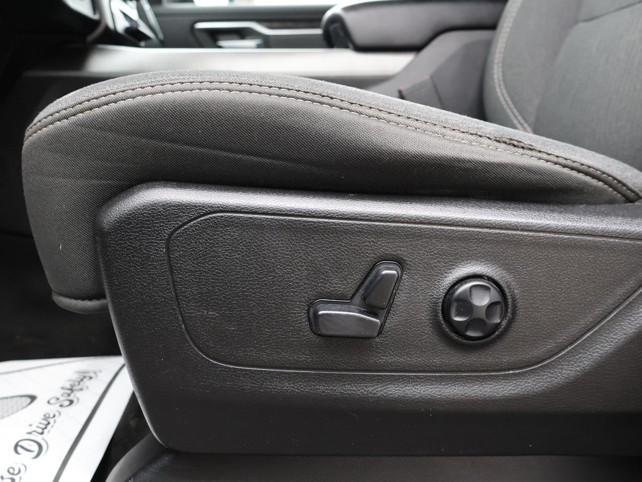 2019 RAM 1500 BIG HORN HEMI 4WD CERTIFIED *ACCIDENT FREE*DODGE MAINTAIN* CAMERA NAV BLUETOOTH HEATED SEATS CRUISE ALLOYS Photo