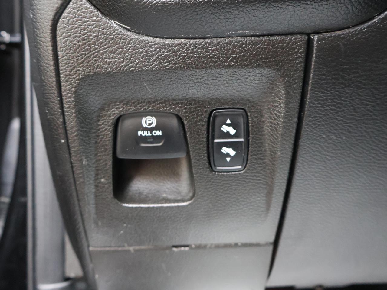 2019 RAM 1500 BIG HORN HEMI 4WD CERTIFIED *ACCIDENT FREE*DODGE MAINTAIN* CAMERA NAV BLUETOOTH HEATED SEATS CRUISE ALLOYS Photo