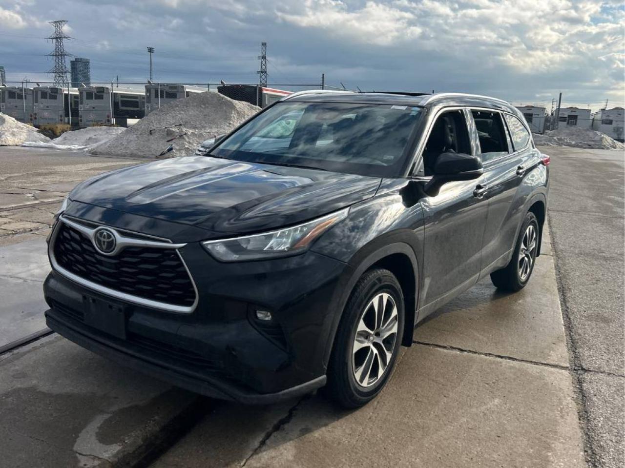 Used 2020 Toyota Highlander XLE AWD-7 PASSENGER-LEATHER-SUNROOF for sale in Toronto, ON