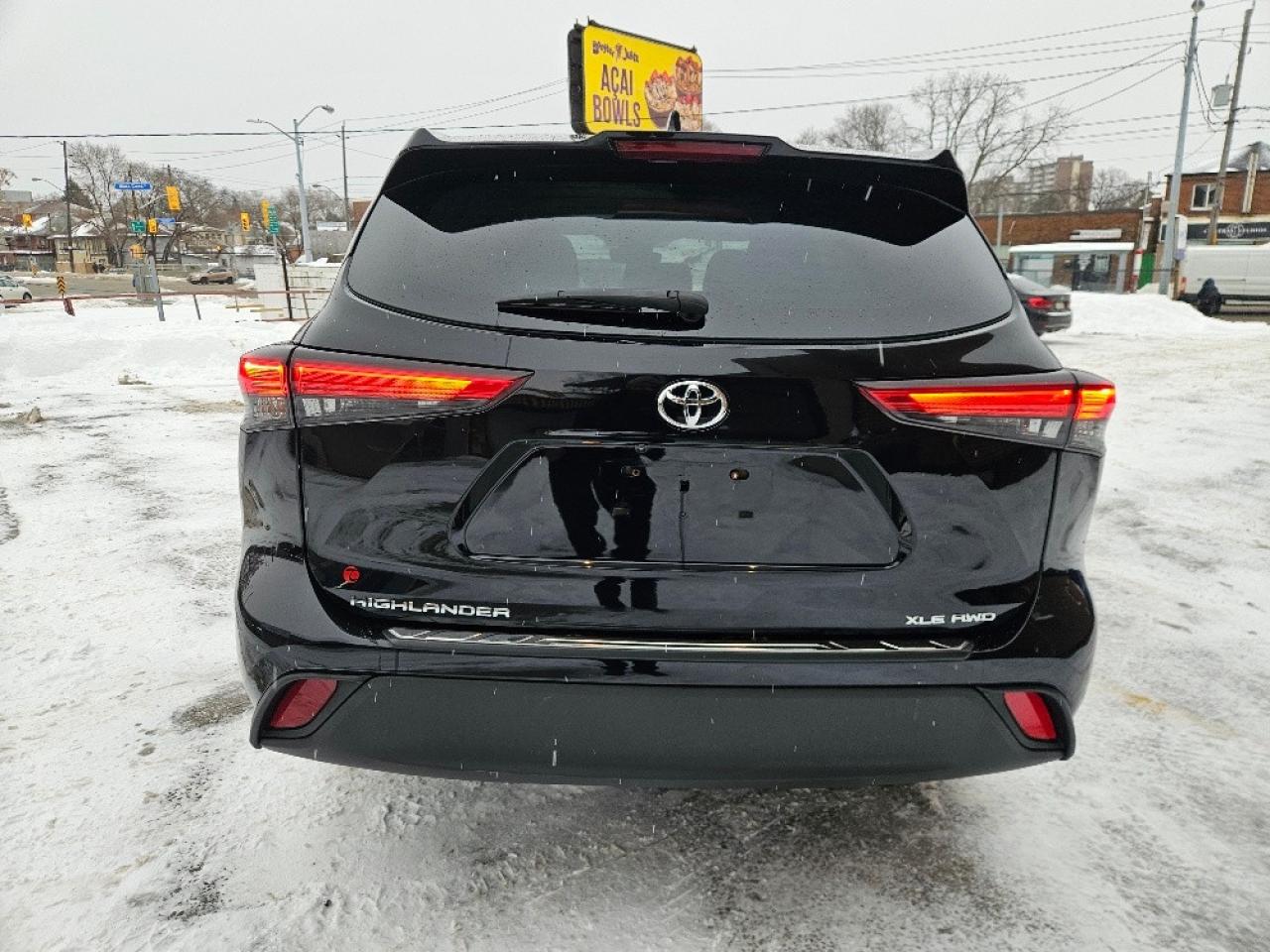 2020 Toyota Highlander XLE AWD-7 PASSENGER-LEATHER-SUNROOF Photo