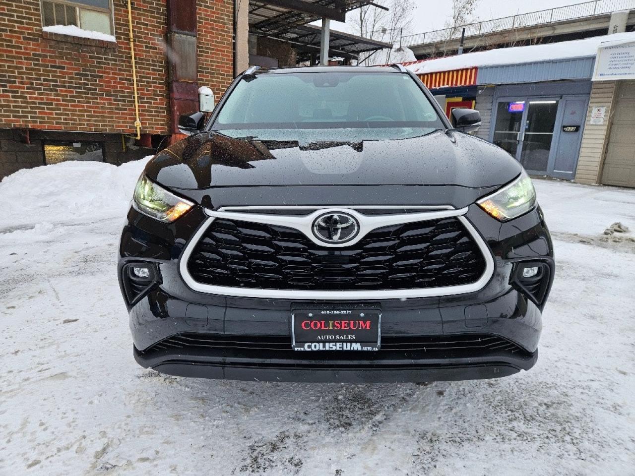 2020 Toyota Highlander XLE AWD-7 PASSENGER-LEATHER-SUNROOF Photo