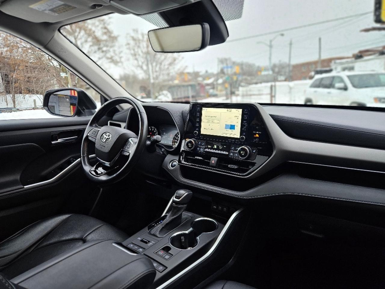 2020 Toyota Highlander XLE AWD-7 PASSENGER-LEATHER-SUNROOF Photo