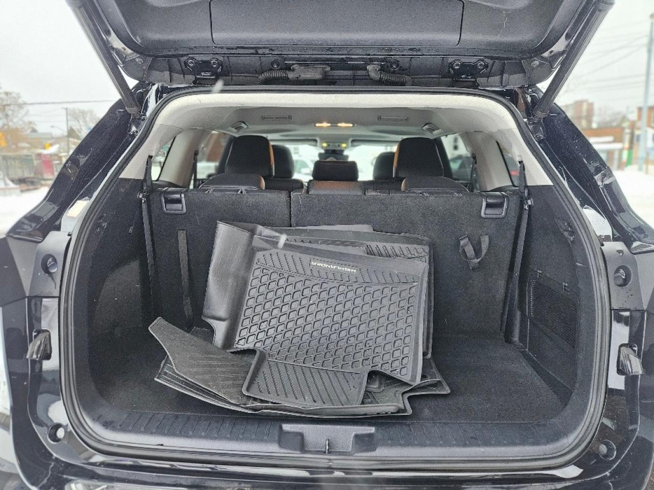 2020 Toyota Highlander XLE AWD-7 PASSENGER-LEATHER-SUNROOF Photo