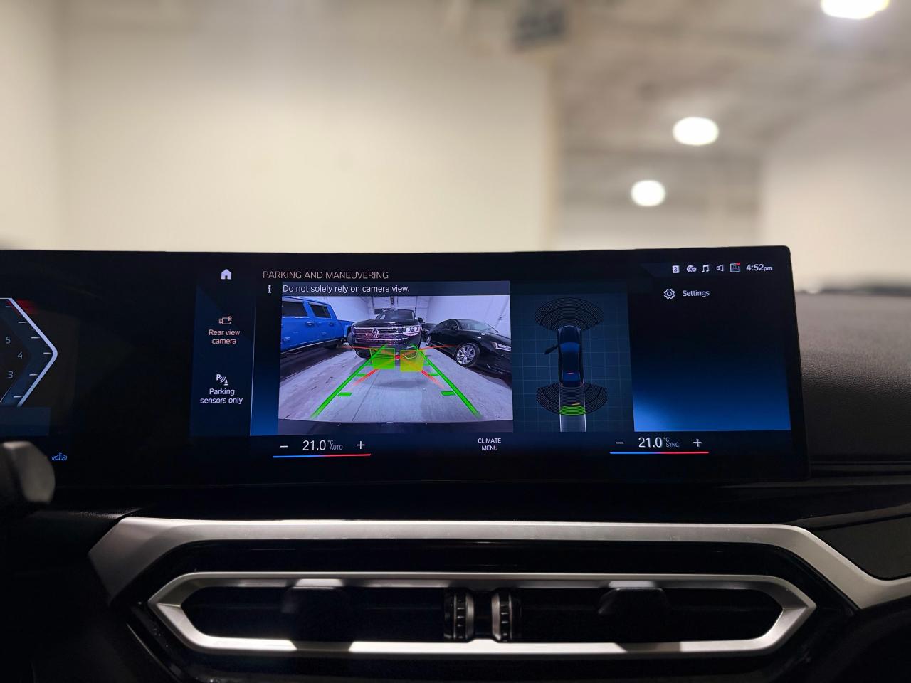 2024 BMW 3 Series 330i xDrive Photo