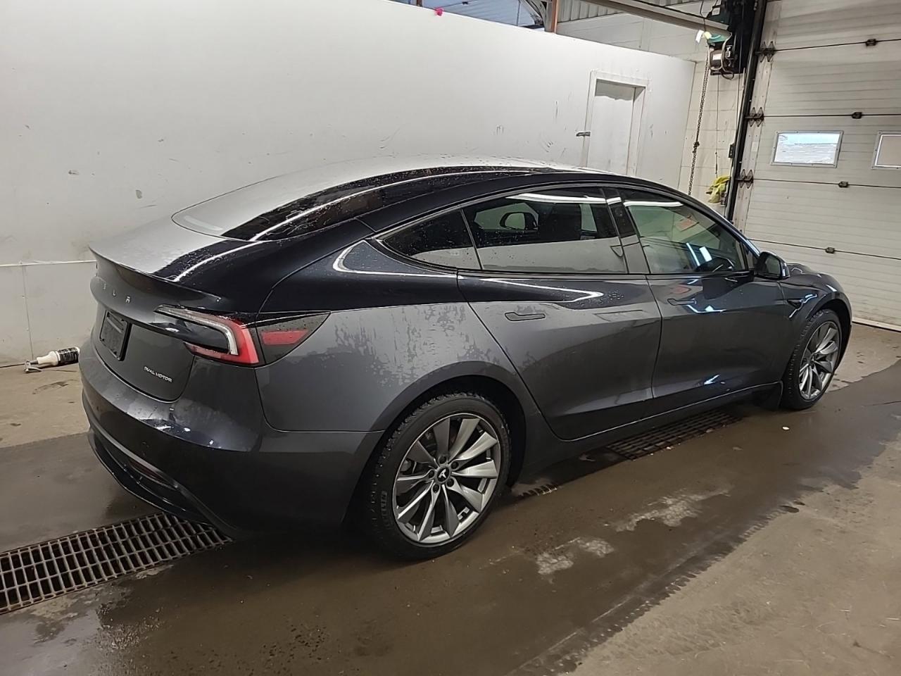 2024 Tesla Model 3 LONG RANGE Photo2