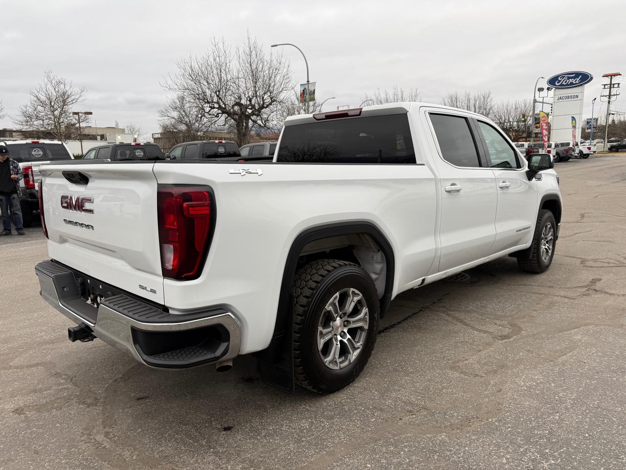 2023 GMC Sierra 1500 SLE Photo4