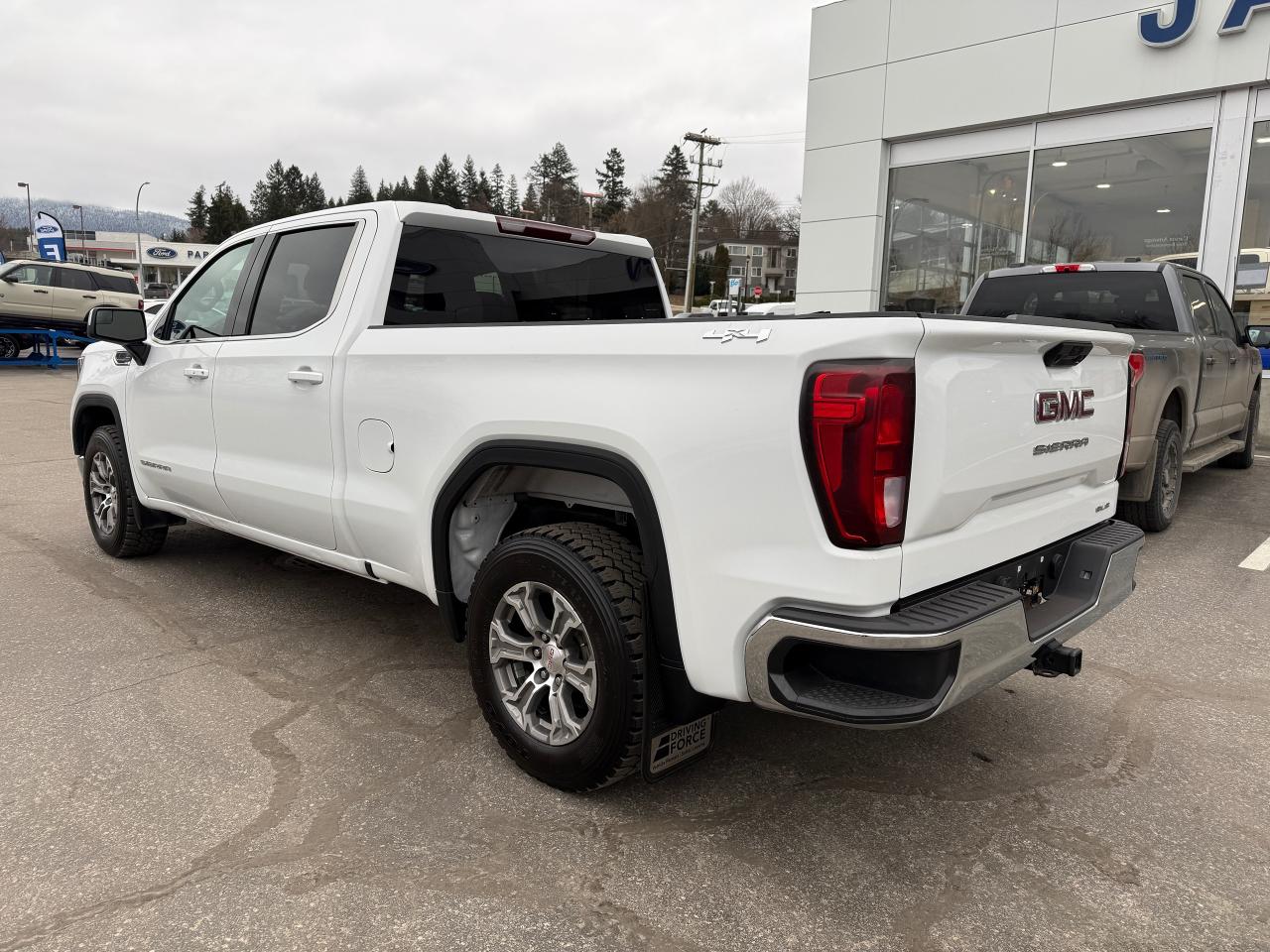 2023 GMC Sierra 1500 SLE Photo2