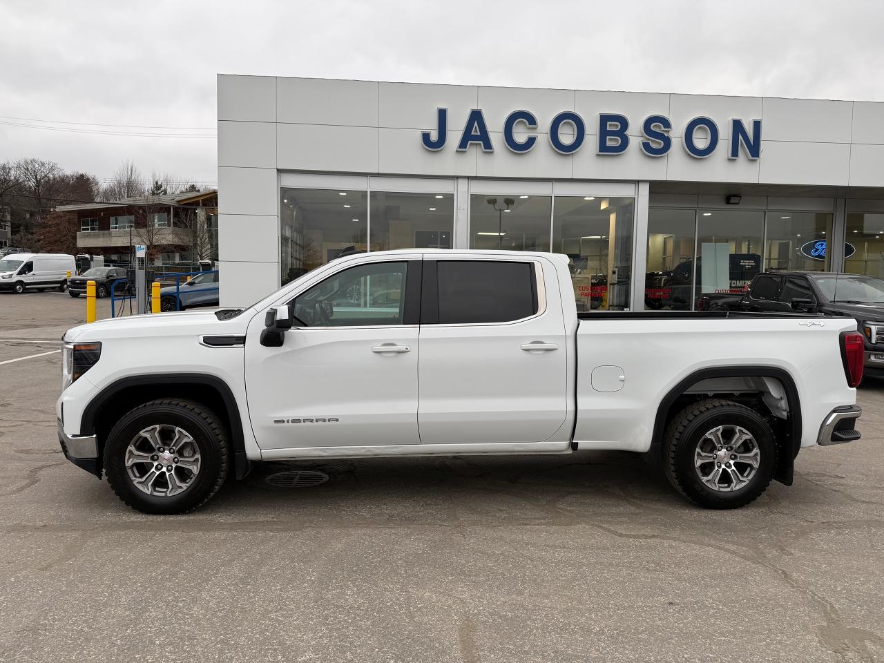 2023 GMC Sierra 1500 SLE Photo1