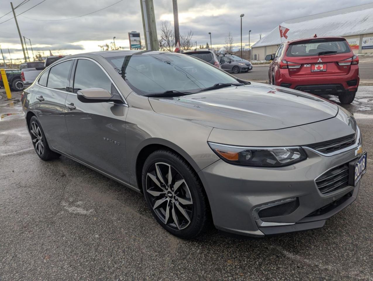 2018 Chevrolet Malibu LT SUNROOF/LEATHER SEATS!! Photo