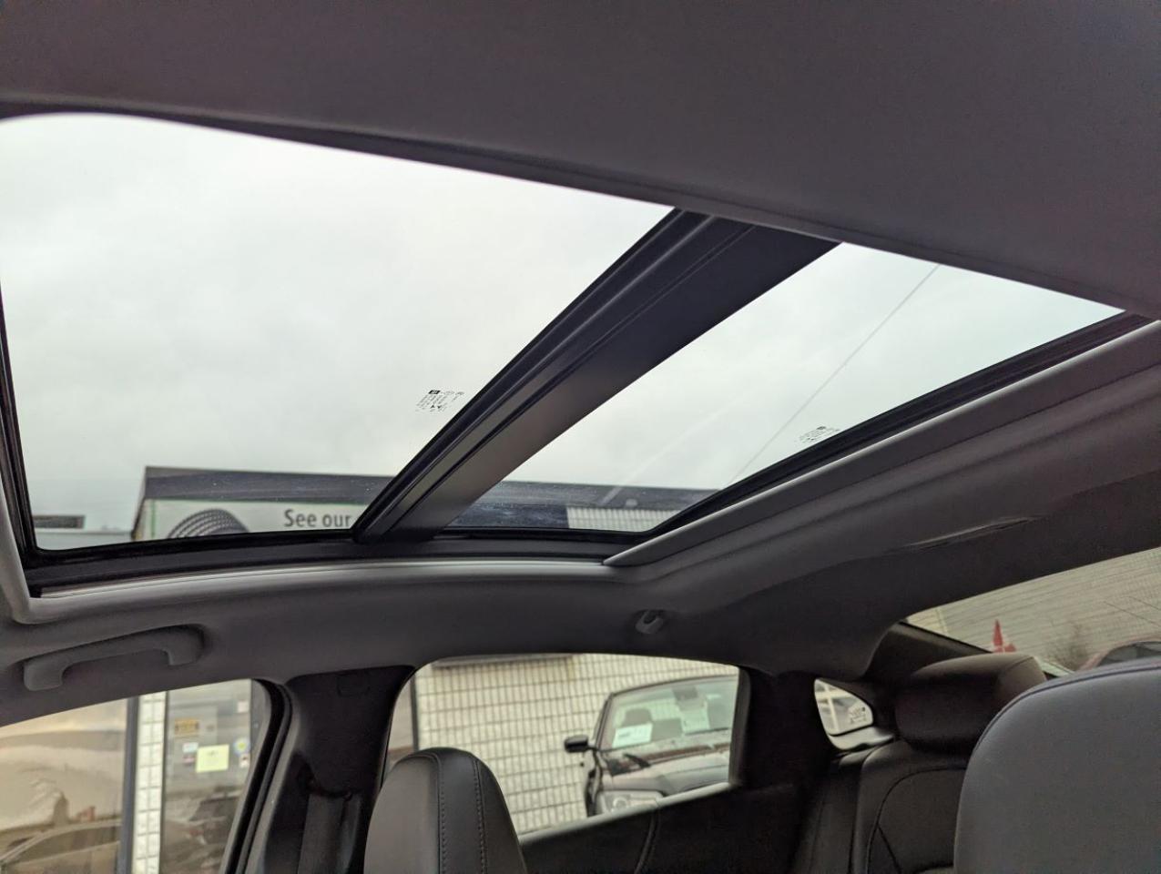 2018 Chevrolet Malibu LT SUNROOF/LEATHER SEATS!! Photo