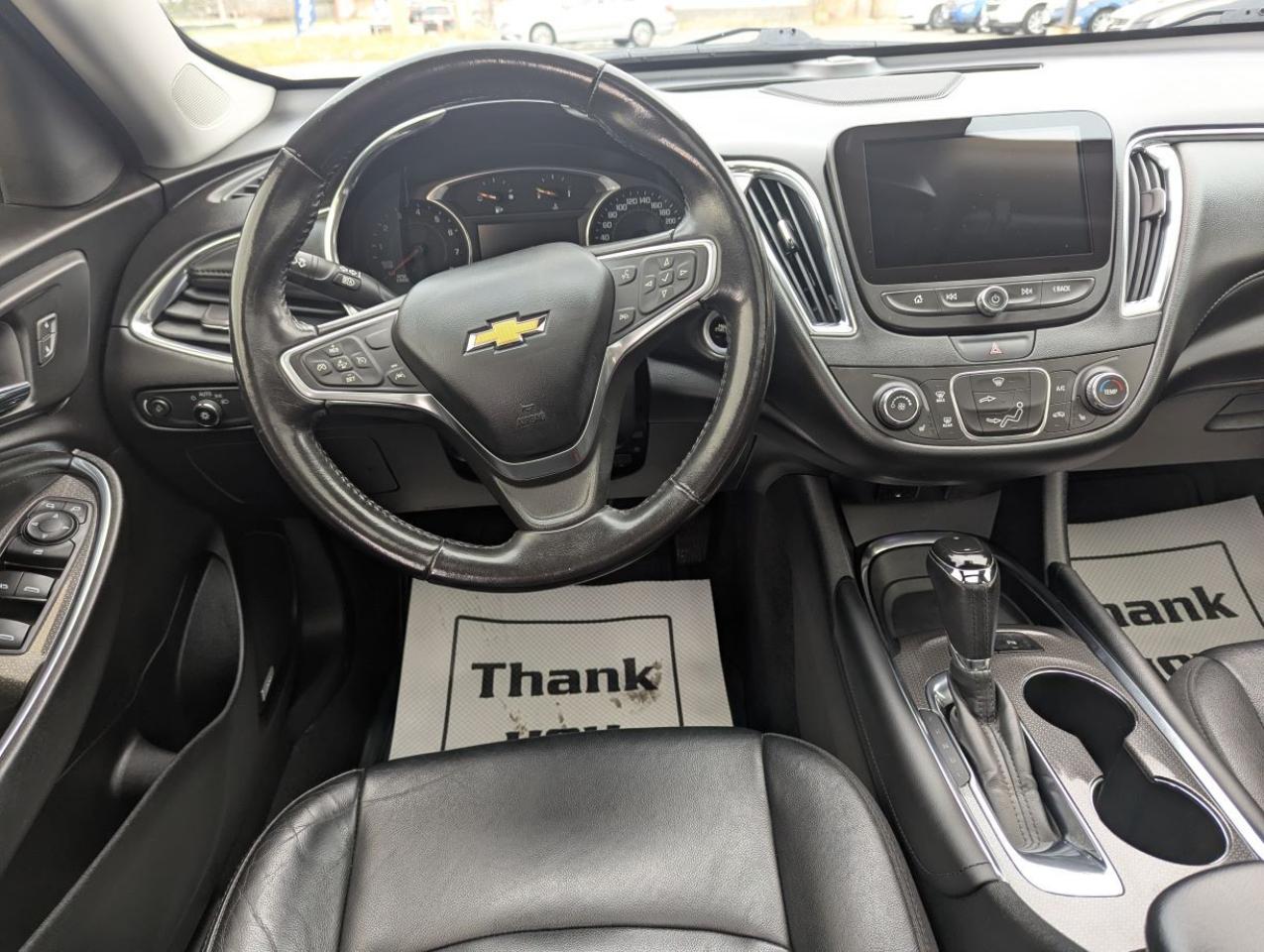 2018 Chevrolet Malibu LT SUNROOF/LEATHER SEATS!! Photo