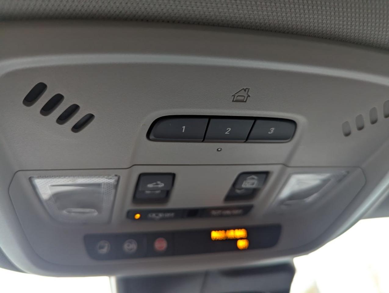 2018 Chevrolet Malibu LT SUNROOF/LEATHER SEATS!! Photo