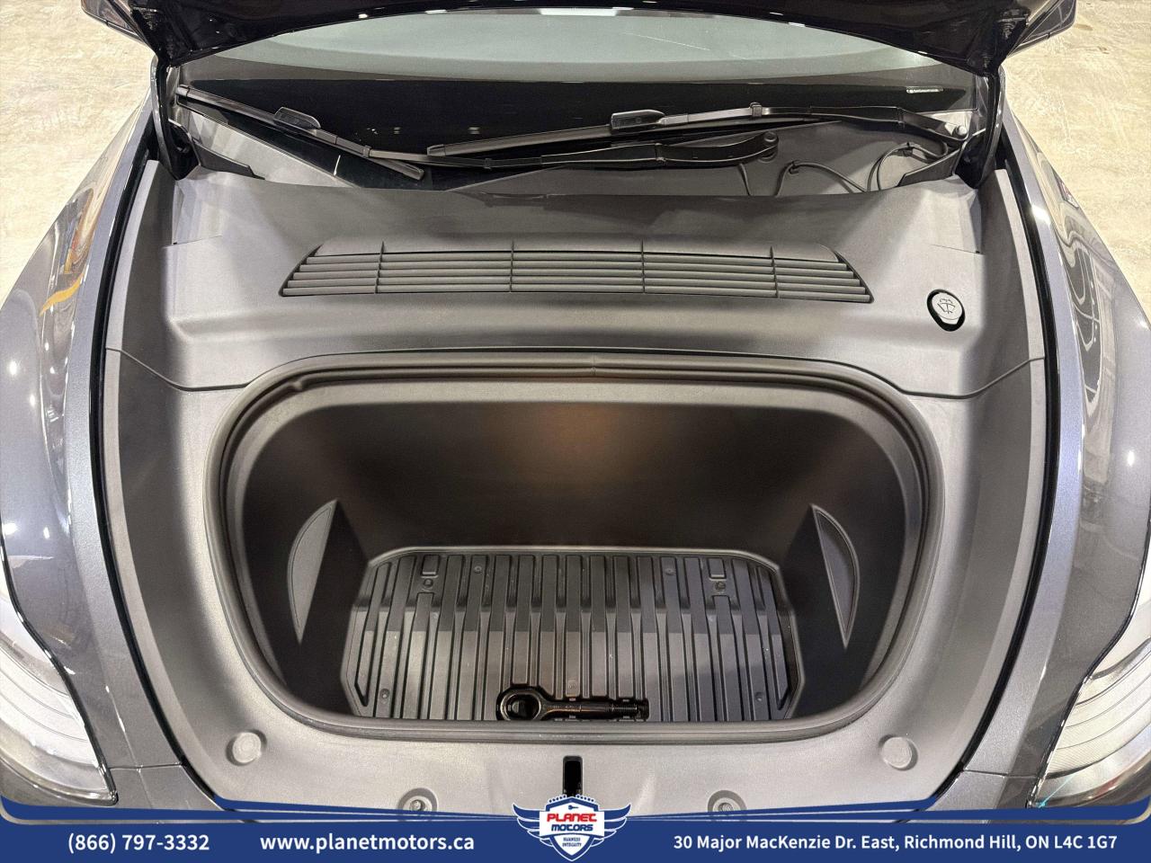 2024 Tesla Model Y LONG RANGE Photo