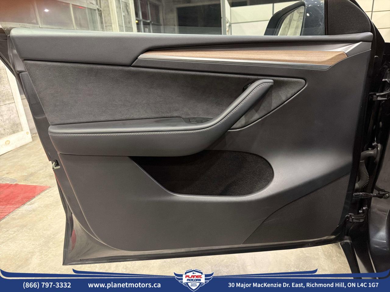 2024 Tesla Model Y LONG RANGE Photo