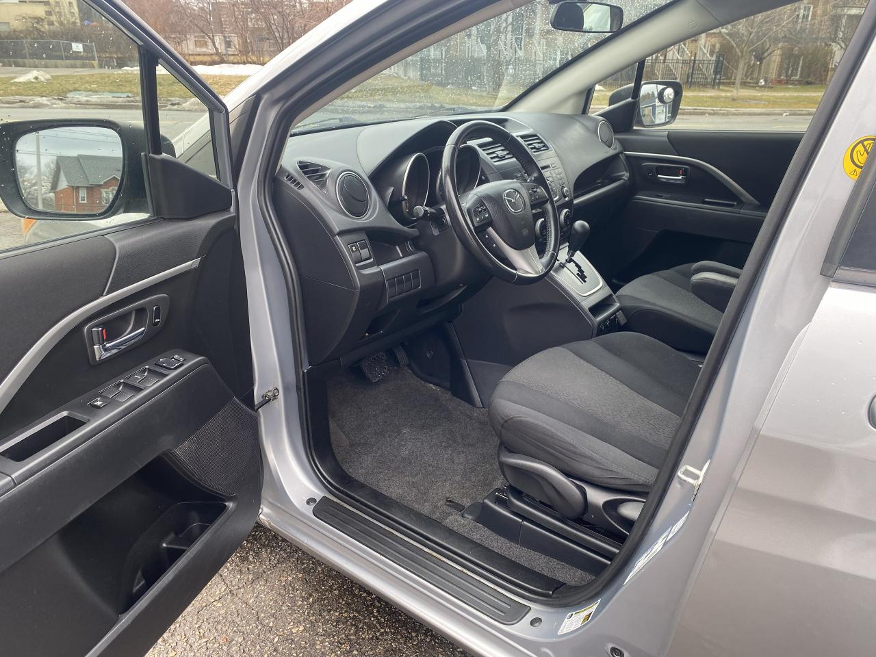 2012 Mazda MAZDA5 6Passenger/Automatic/Gas Saver/Heated Seats Photo