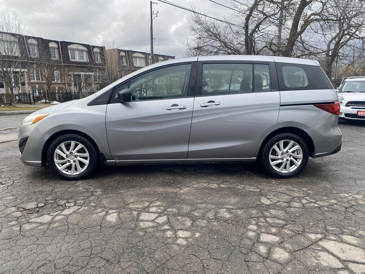 2012 Mazda MAZDA5 6Passenger/Automatic/Gas Saver/Heated Seats Photo