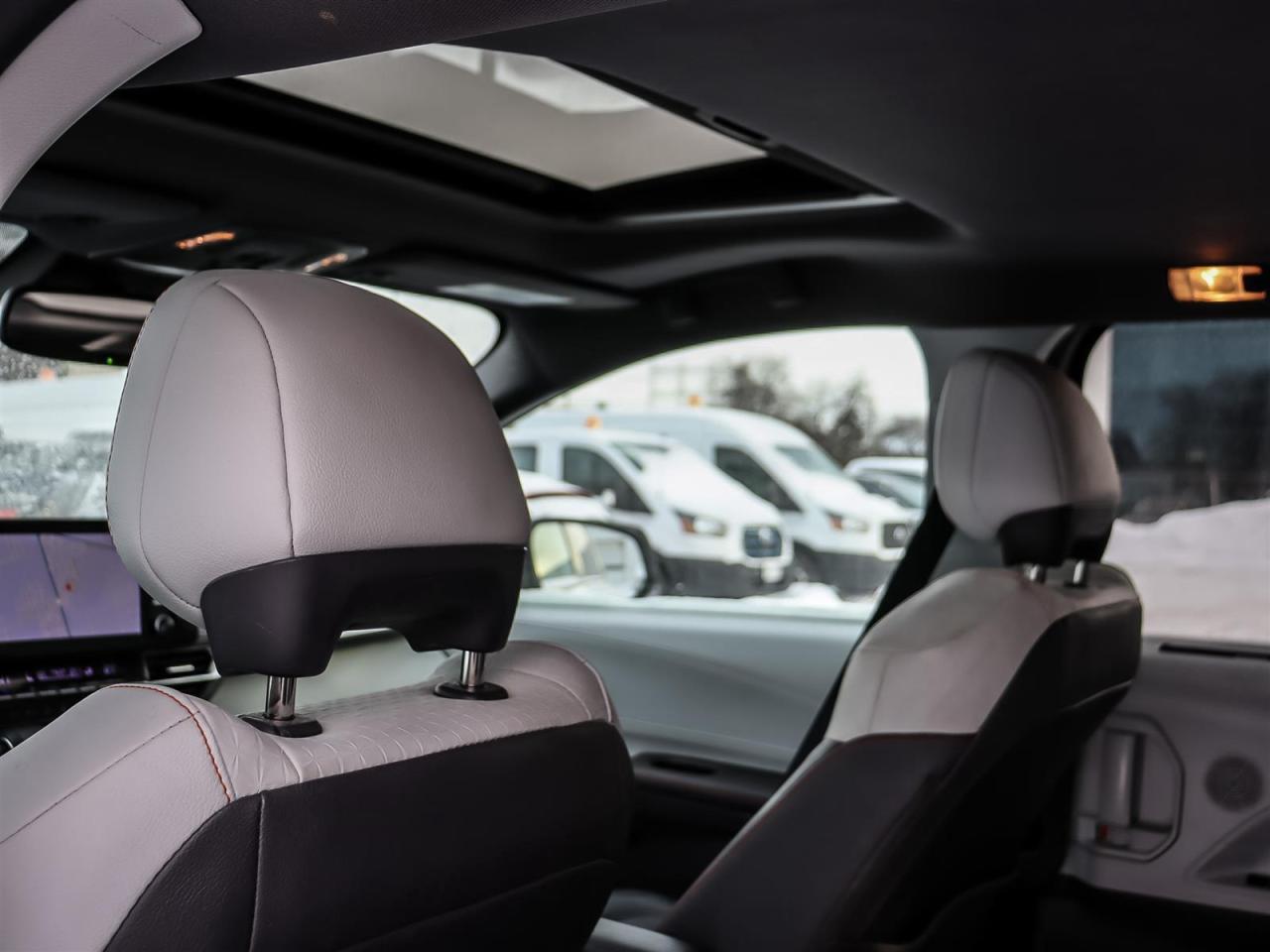 2022 Toyota Sienna LE 8-Passenger Photo