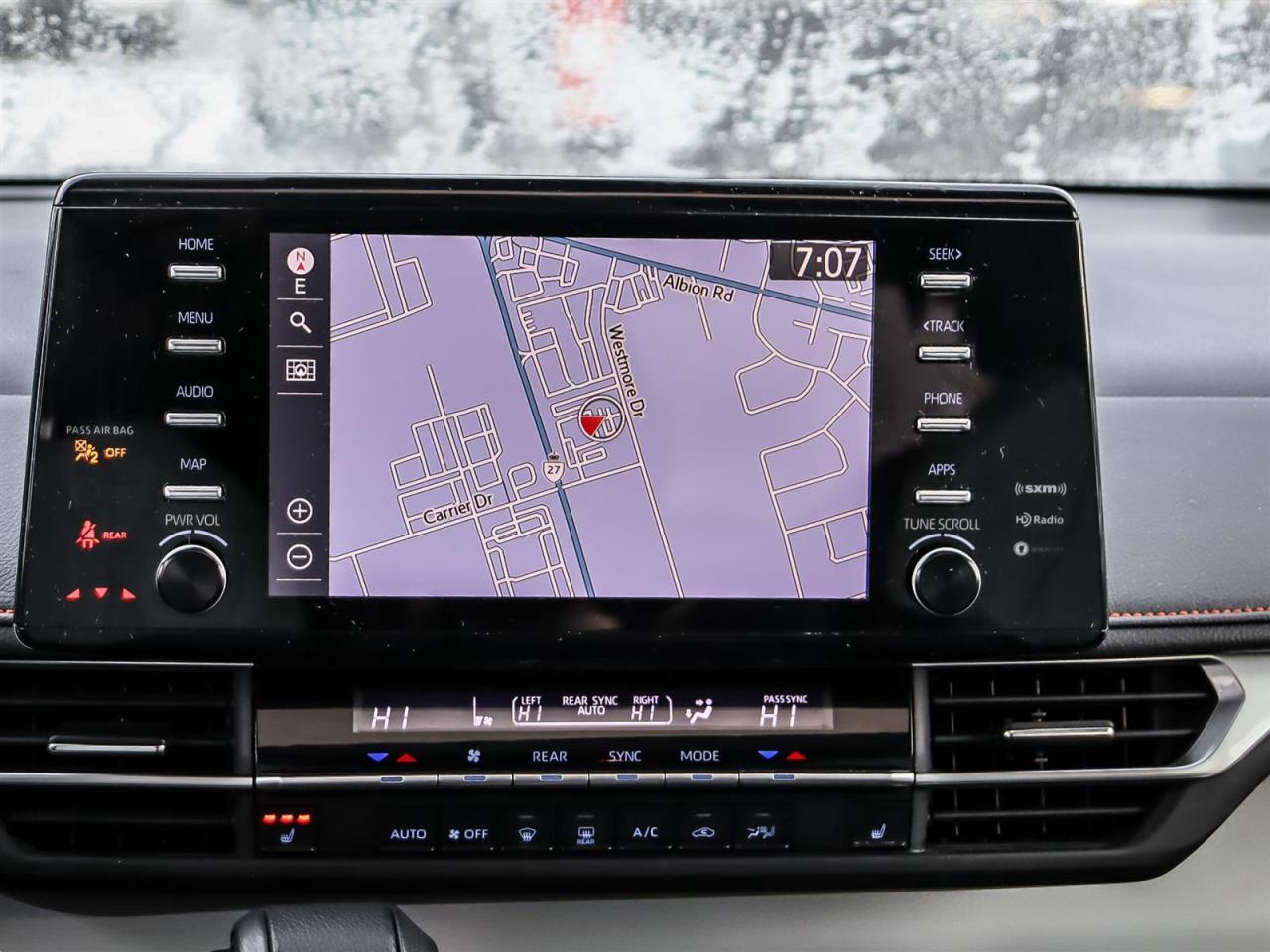 2022 Toyota Sienna LE 8-Passenger Photo