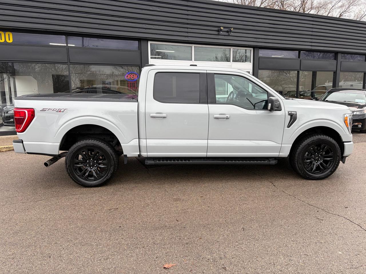 2023 Ford F-150 XLT Photo