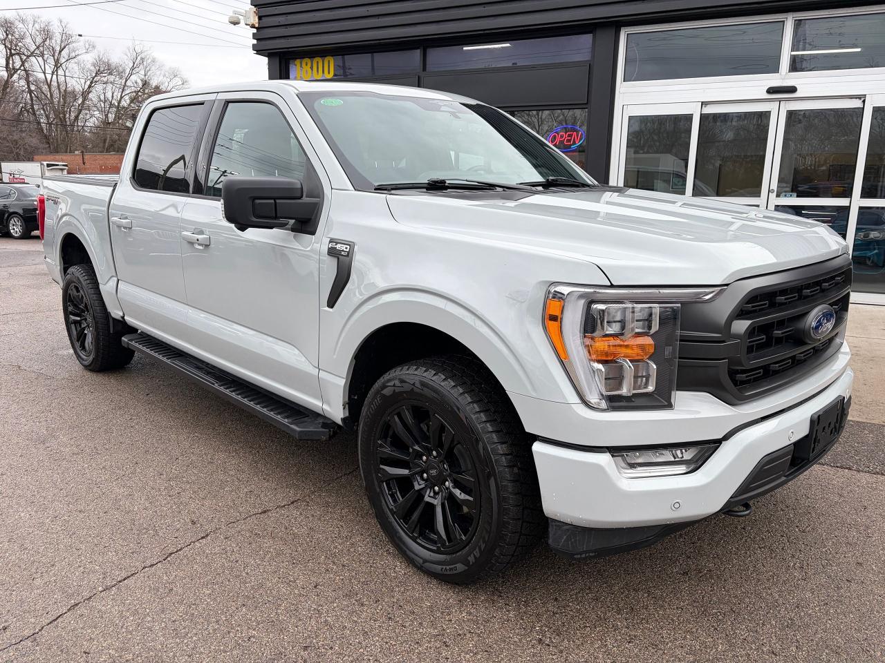 2023 Ford F-150 XLT Photo