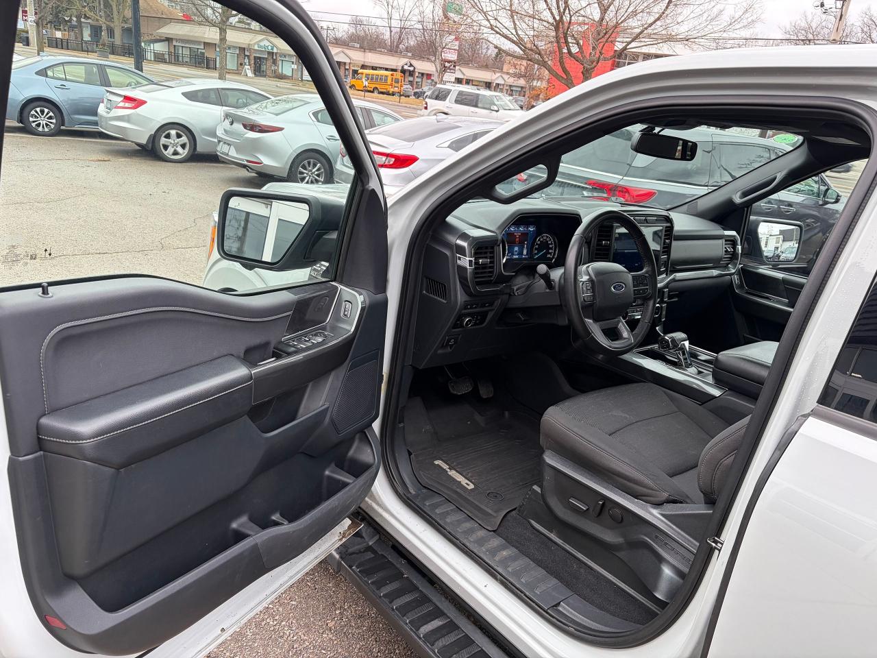 2023 Ford F-150 XLT Photo