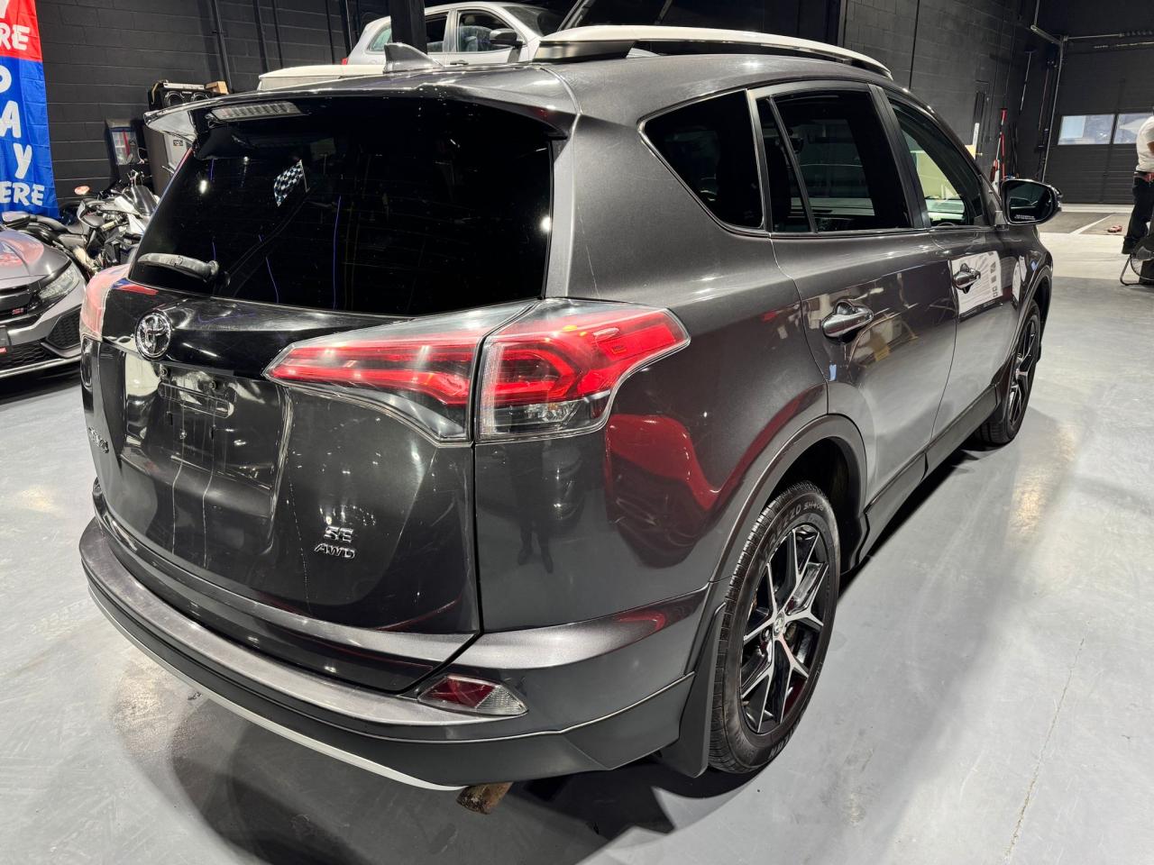 2016 Toyota RAV4 AWD 4dr SE Photo4