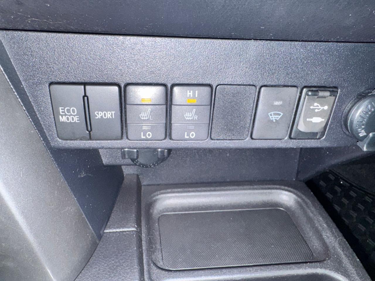 2016 Toyota RAV4 AWD 4dr SE Photo