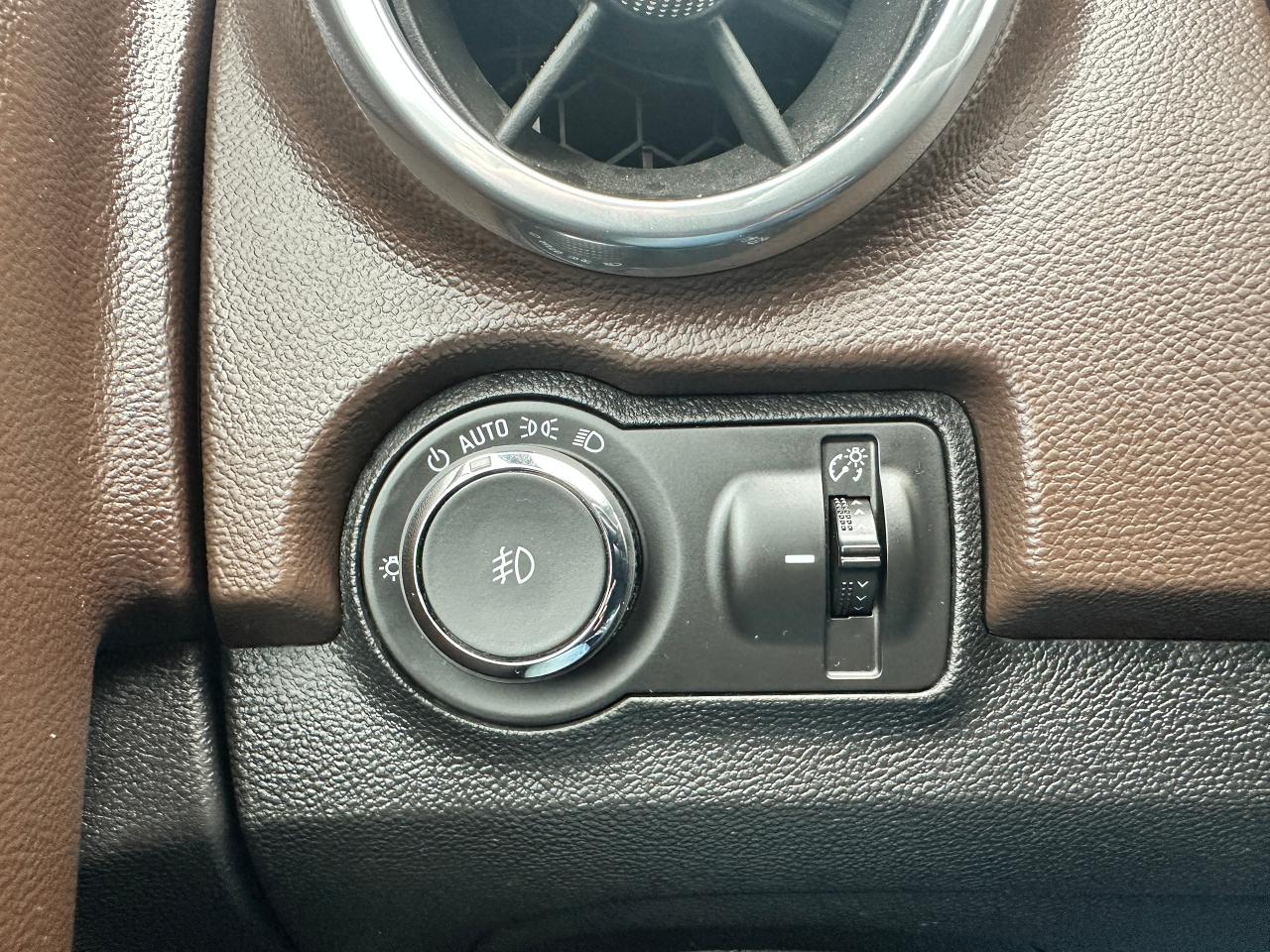 2015 Chevrolet Trax LTZ AWD Heated Leather Sunroof FM/XM BOSE RearCam Photo