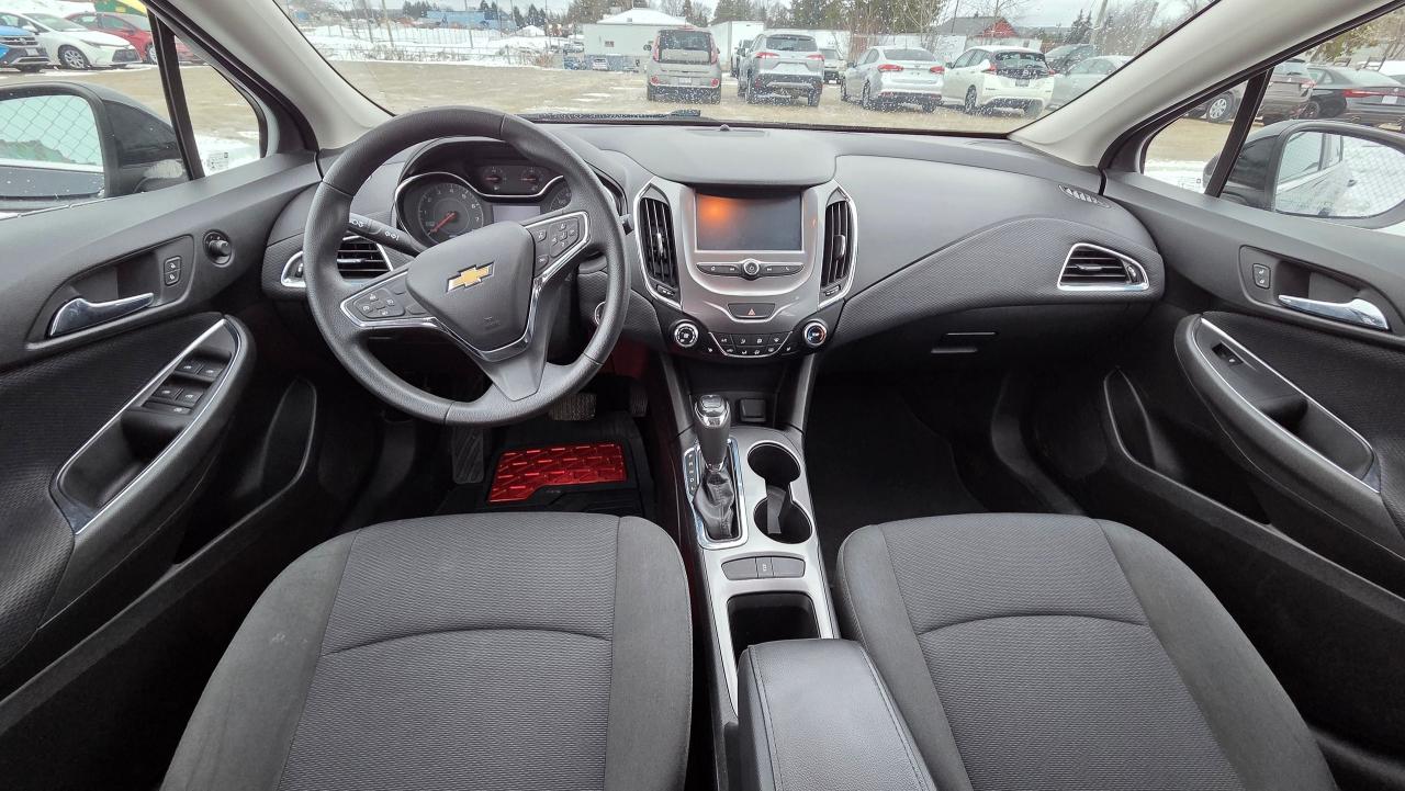 2018 Chevrolet Cruze LT Photo