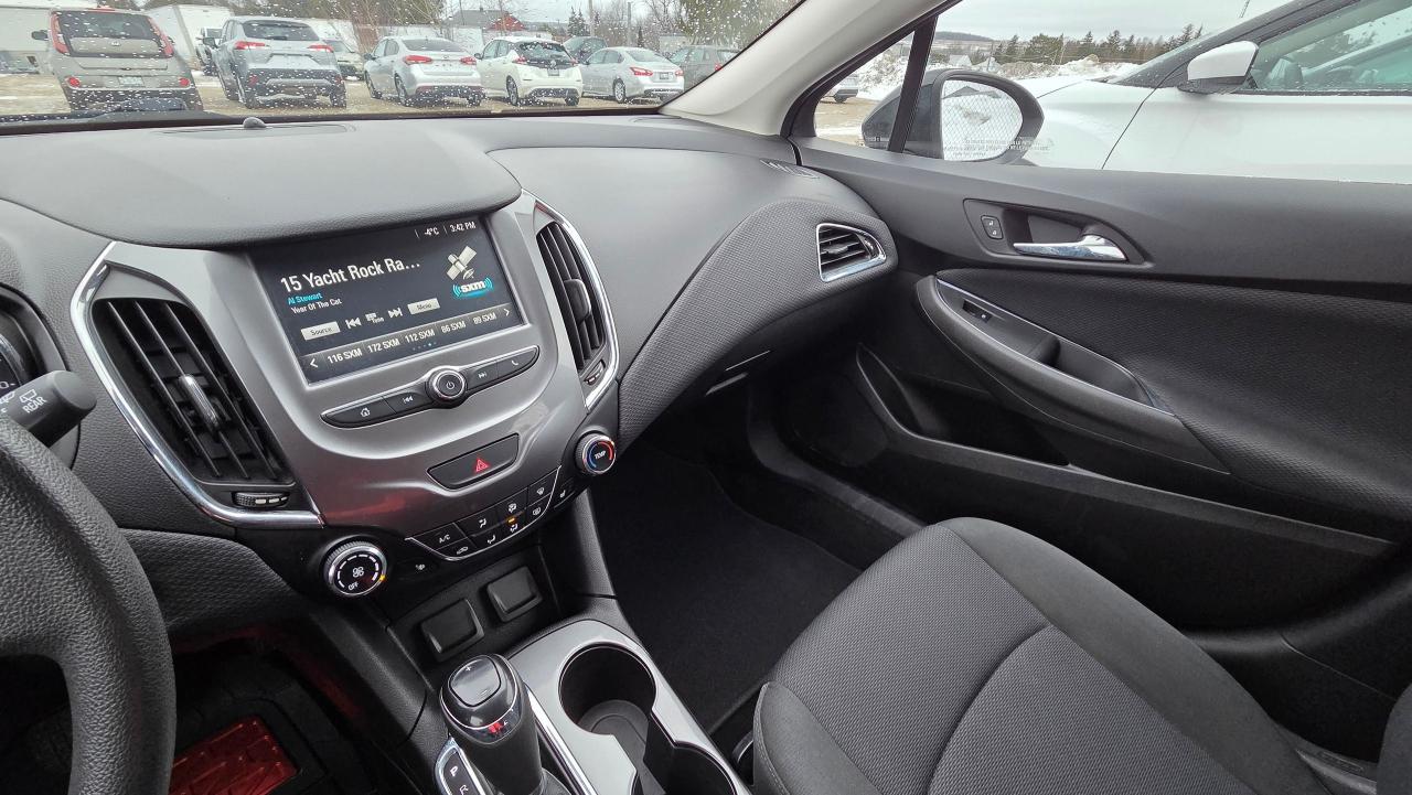 2018 Chevrolet Cruze LT Photo