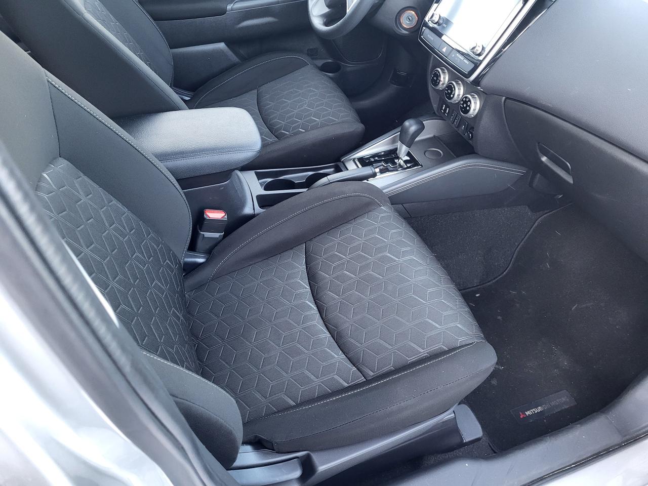 2024 Mitsubishi RVR ES FWD Photo