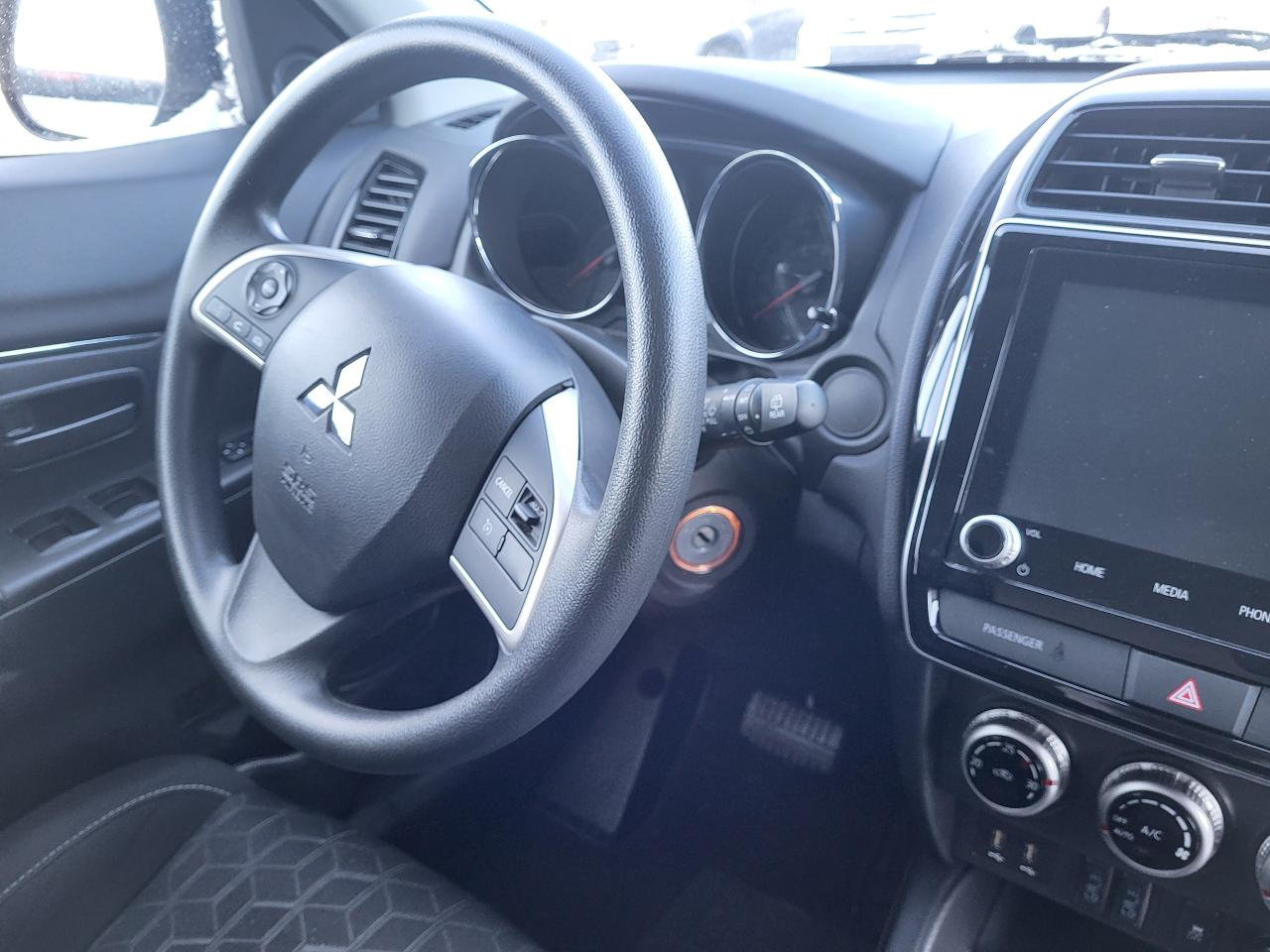 2024 Mitsubishi RVR ES FWD Photo