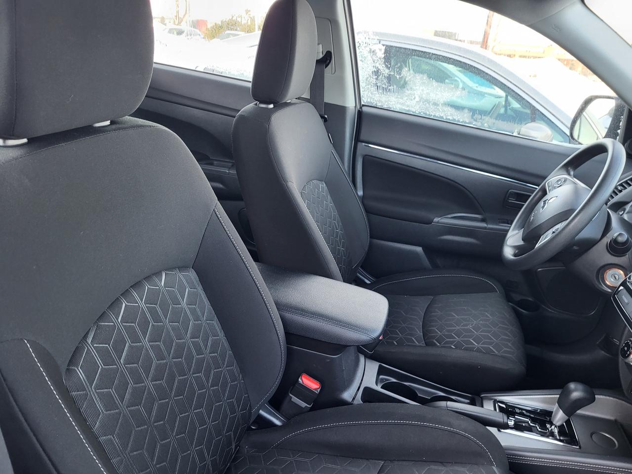 2024 Mitsubishi RVR ES FWD Photo