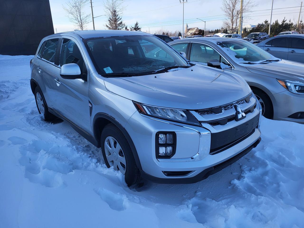 2024 Mitsubishi RVR ES FWD Photo2