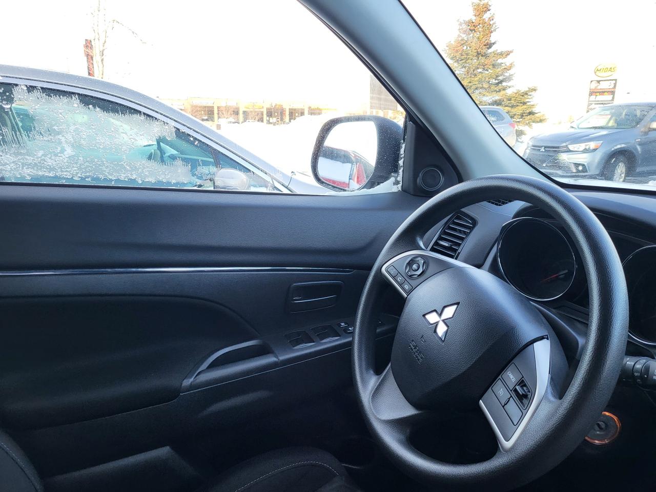 2024 Mitsubishi RVR ES FWD Photo