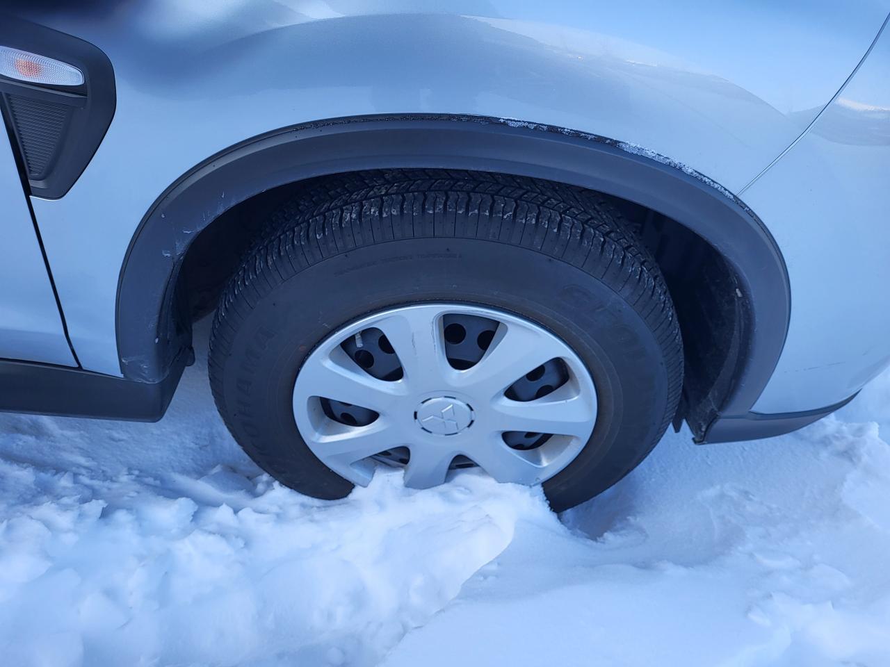 2024 Mitsubishi RVR ES FWD Photo