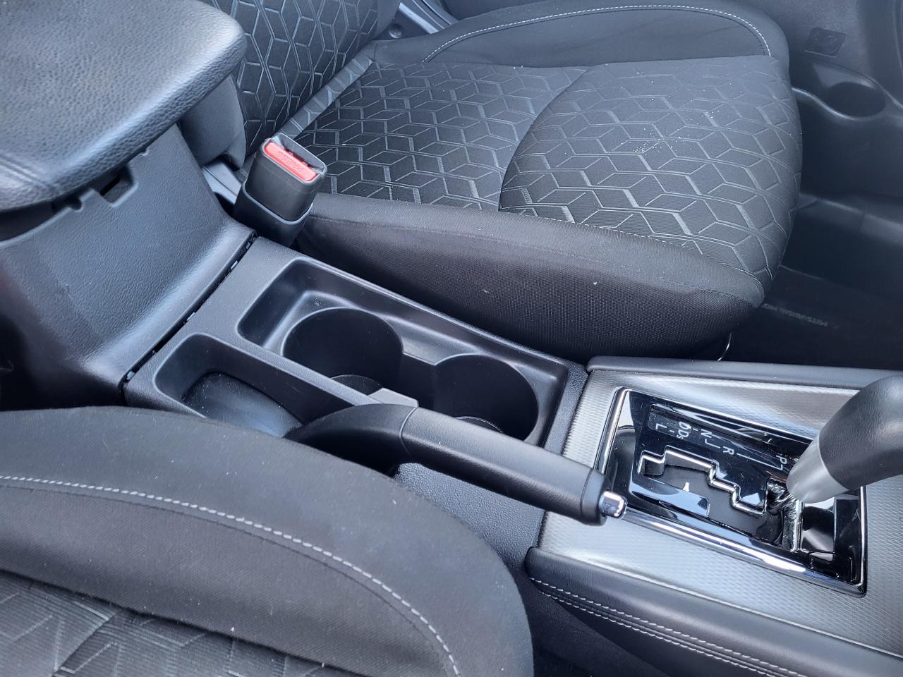 2024 Mitsubishi RVR ES FWD Photo