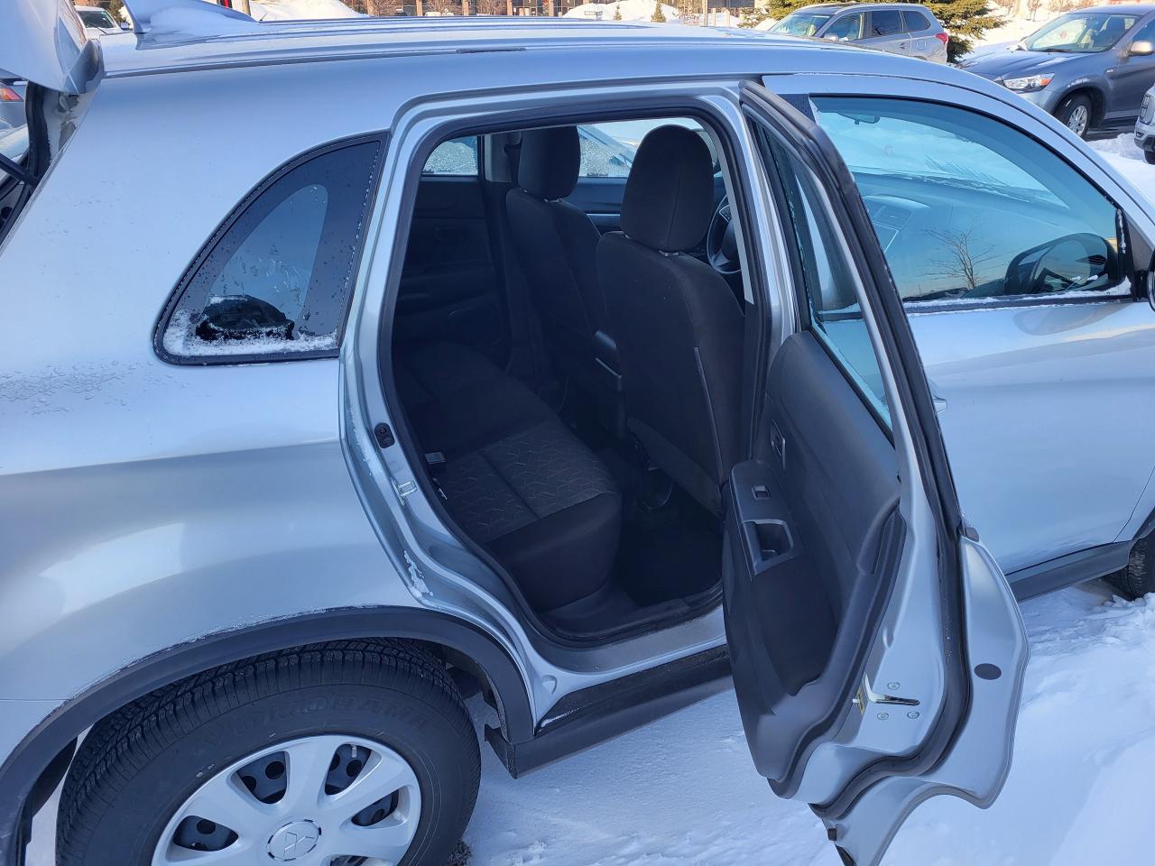 2024 Mitsubishi RVR ES FWD Photo