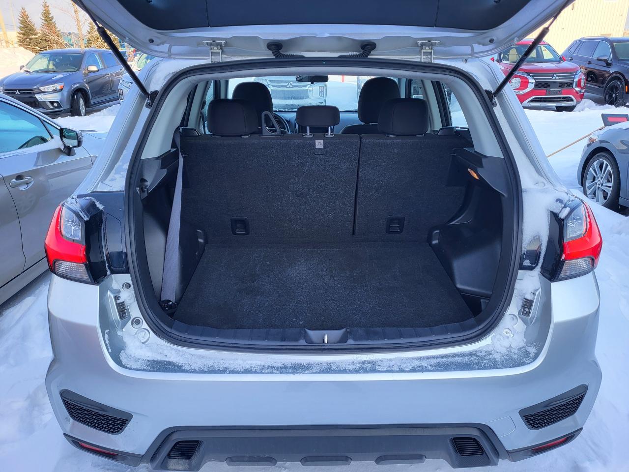 2024 Mitsubishi RVR ES FWD Photo