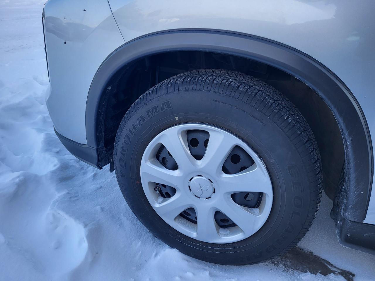 2024 Mitsubishi RVR ES FWD Photo