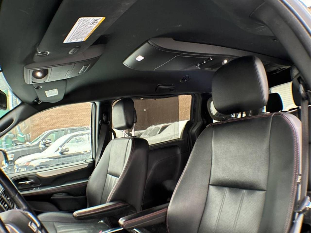 2019 Dodge Grand Caravan GT - LEATHER, POWER DOORS, NAV, HEATED SEATS! Photo14