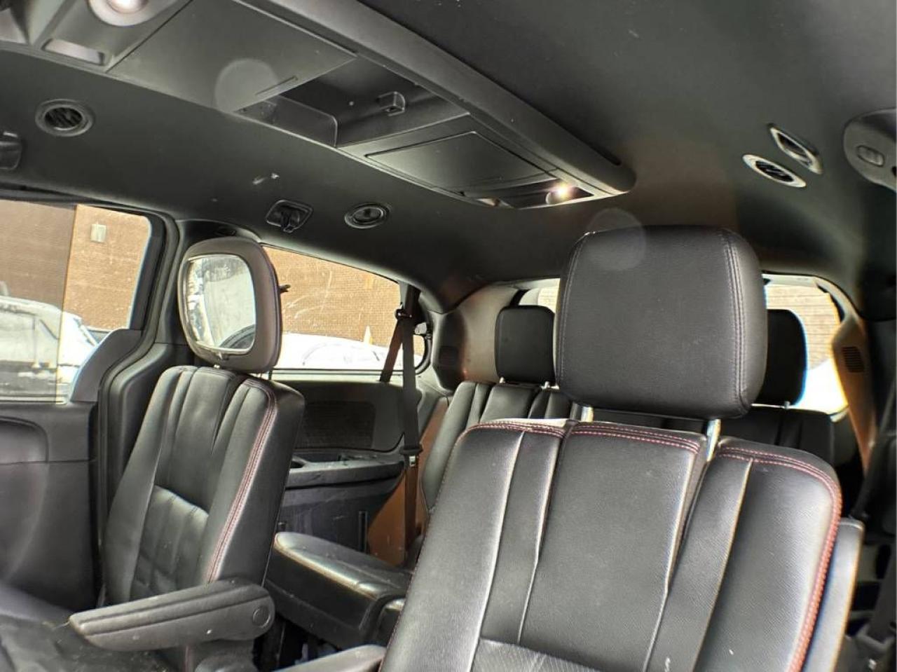 2019 Dodge Grand Caravan GT - LEATHER, POWER DOORS, NAV, HEATED SEATS! Photo21