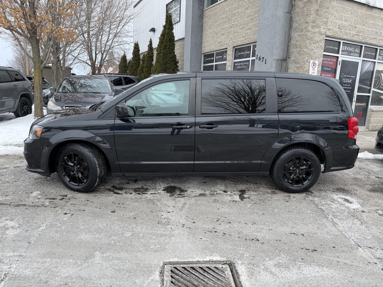 2019 Dodge Grand Caravan GT - LEATHER, POWER DOORS, NAV, HEATED SEATS! Photo4