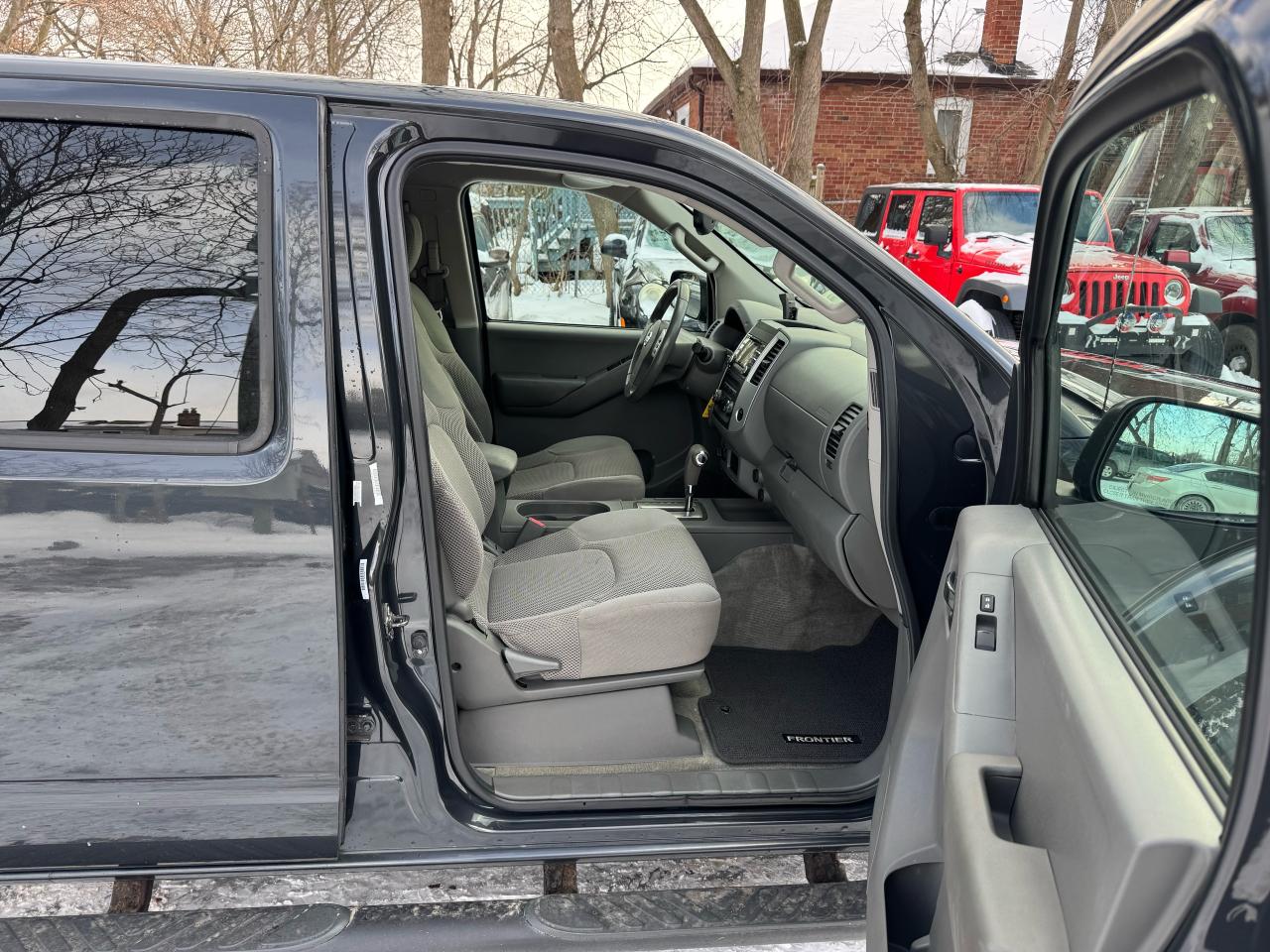 2013 Nissan Frontier SV CREWCAB! - 4X4 Photo