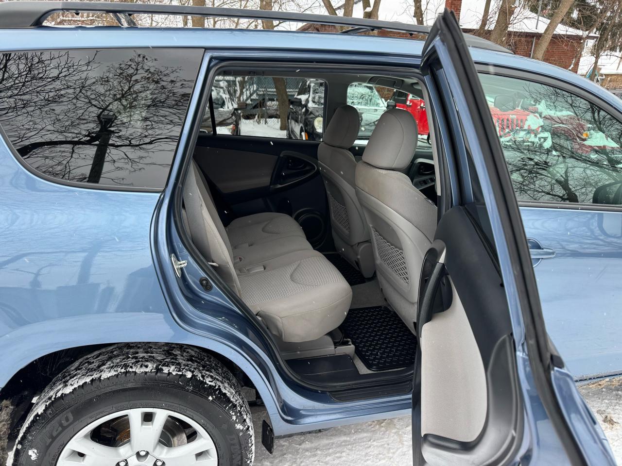 2012 Toyota RAV4 SUNROOF! - 4WD Photo