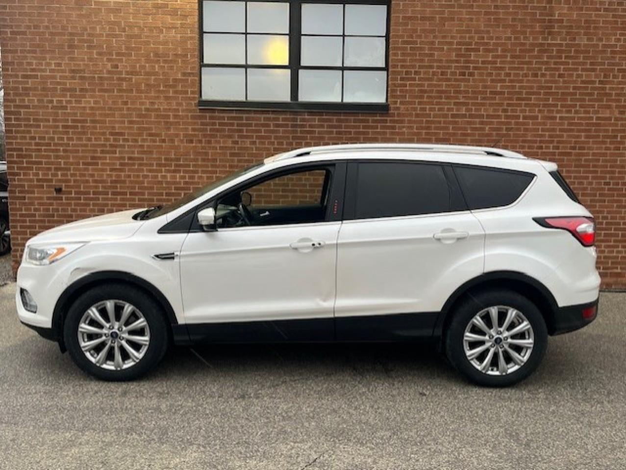 2017 Ford Escape 4WD 4DR TITANIUM Photo