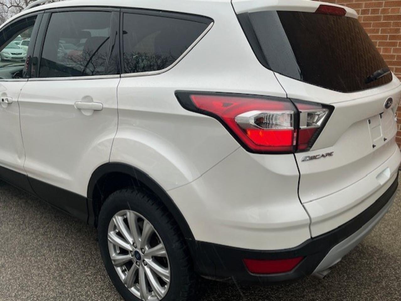 2017 Ford Escape 4WD 4DR TITANIUM Photo