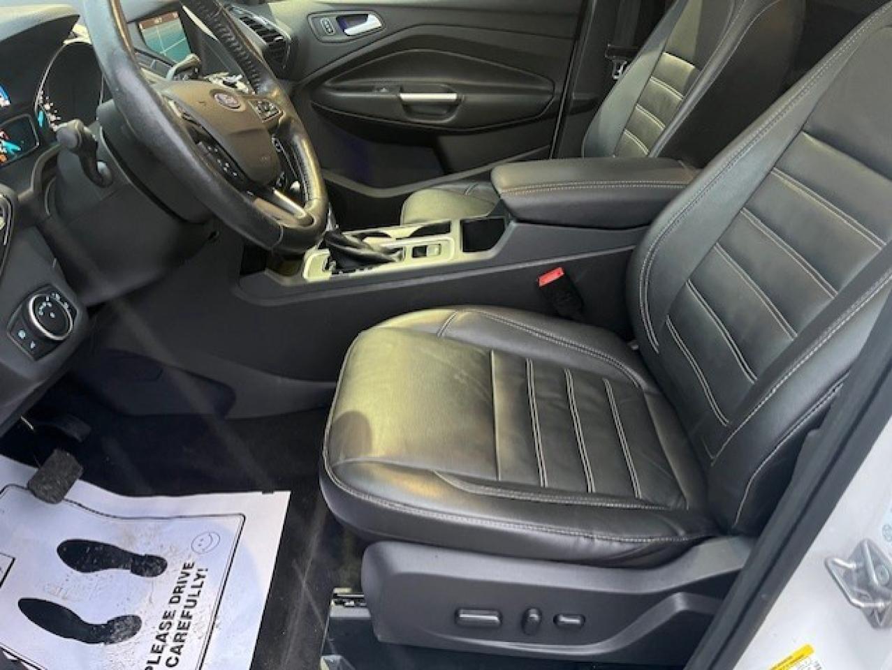 2017 Ford Escape 4WD 4DR TITANIUM Photo