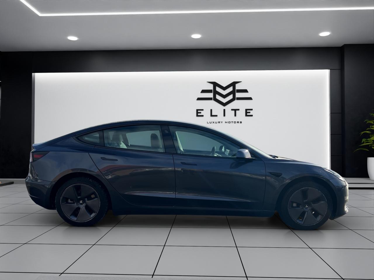 2022 Tesla Model 3 LONG RANGE ALL-WHEEL DRIVE - NAVI - 14,000KMS !!! Photo